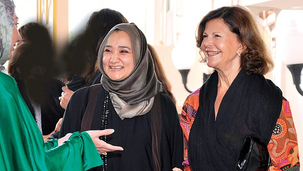 Sweden’s queen tours Dar Al-Hekma