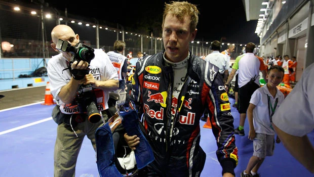 Vettel lights up Singapore in second practice