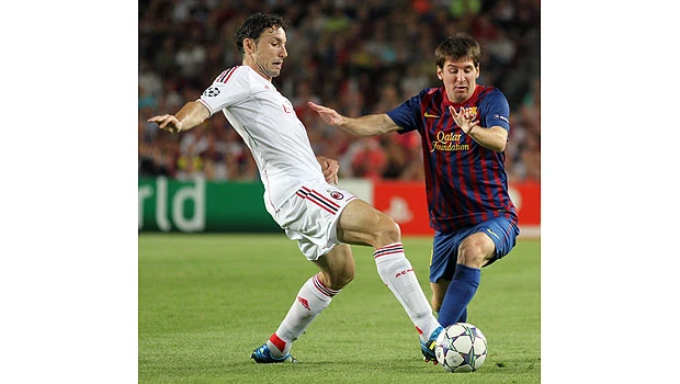 Barca held by Milan, Chelsea open with win