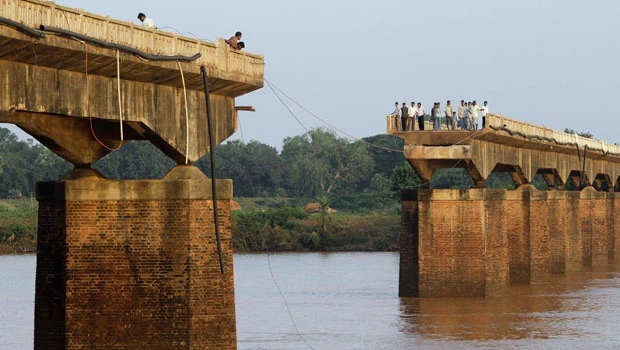 28 bodies bring India’s monsoon flood toll to 335