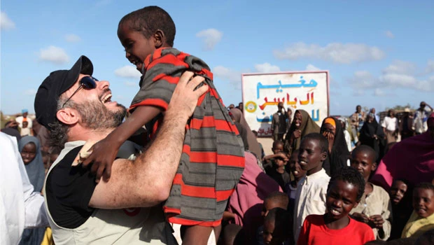 Somalia bans foreign aid workers from rebel areas