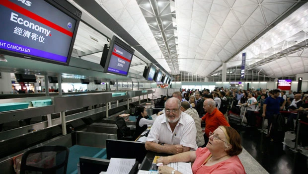 Qantas grounds all flights over labor dispute