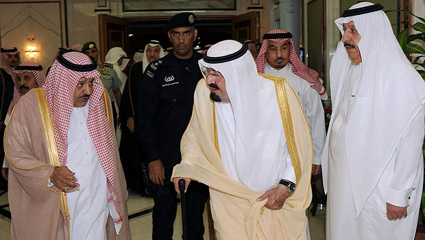 King arrives at hospital for surgery