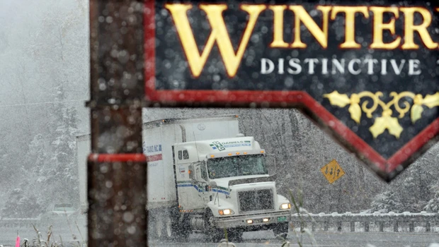 Rare October snowstorm pelts US Northeast