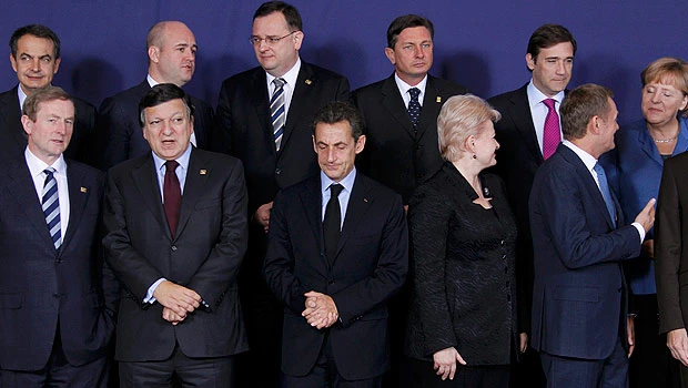 EU leaders press Italy, eye guarantees for banks
