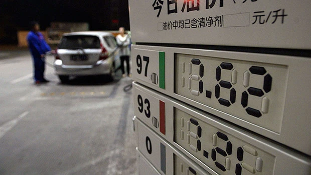 Oil hovers above $84 ahead of US economic data