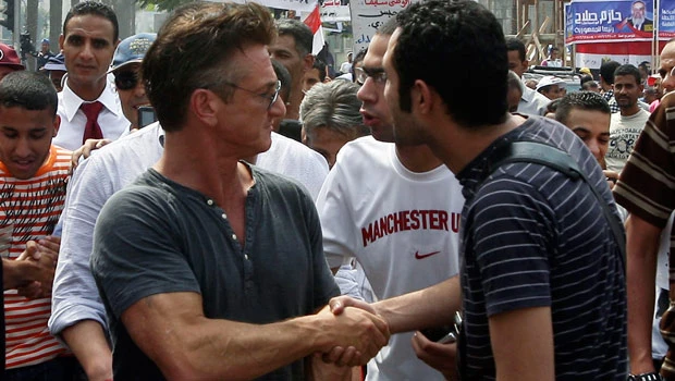 Egypt police clear Tahrir Square of protesters