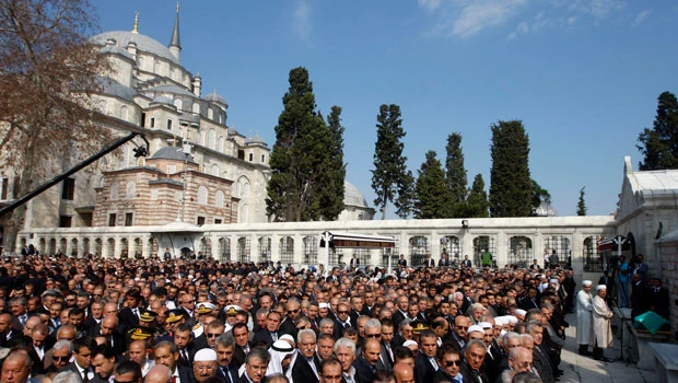 Thousands attend funeral of Turkish PM’s mother