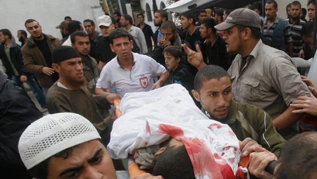 Gaza fighters offer cease-fire as attacks continue