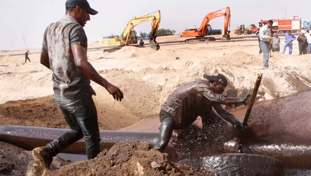 Old land mines kill six in Iraq’s Rumaila oil field