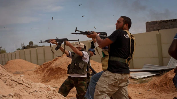 Snipers slow gov't attack on Qaddafi hometown