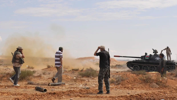 New Libyan government forces push into center of Sirte