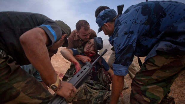 Libyan fighters push deep into Sirte