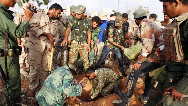NTC forces under attack in Sirte after initial success