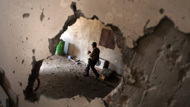 Libyans fight against last Qaddafi holdouts