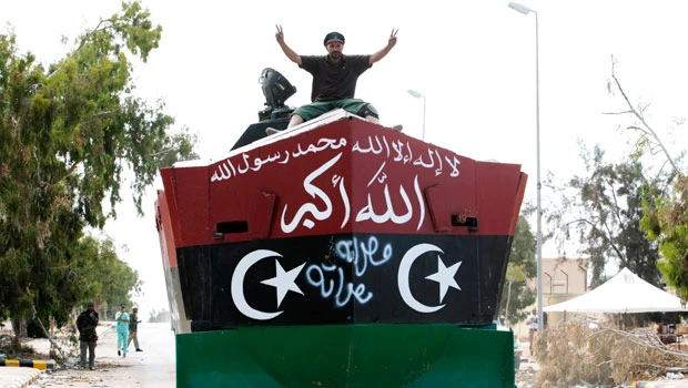 Libyan fighters capture Qaddafi hometown