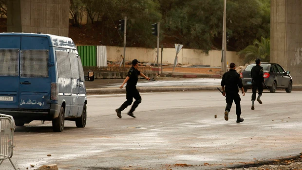 Tunisian police stop attack on TV station