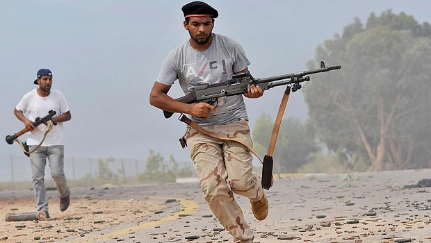 Libyan forces battle for Sirte, civilians flee
