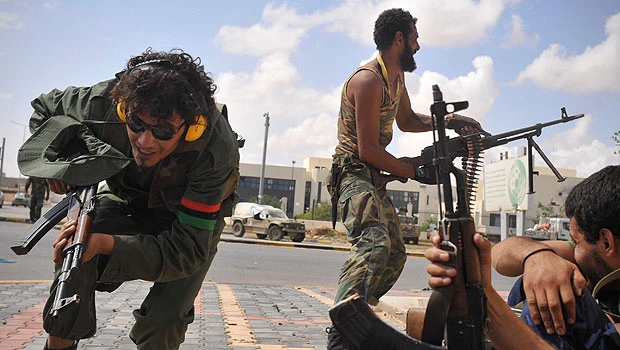 Anti-Qaddafi fighters make gains in Sirte