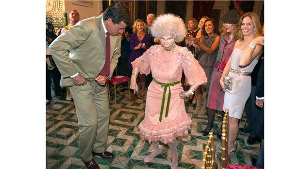 Rich Spanish duchess weds for third time at age 85