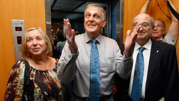 Israeli wins chemistry Nobel for quasicrystals