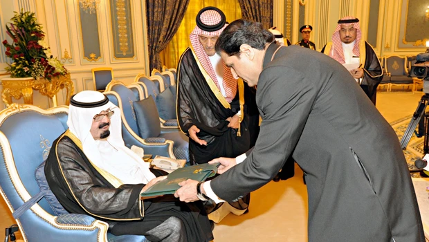 27 envoys present credentials to king