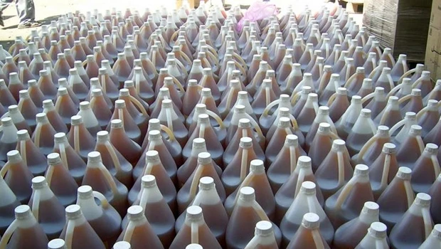 Customs agents foil liquor smuggling
