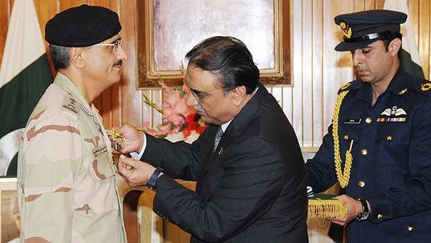 Zardari confers Hilal-i-Imtiaz on Saudi army commander