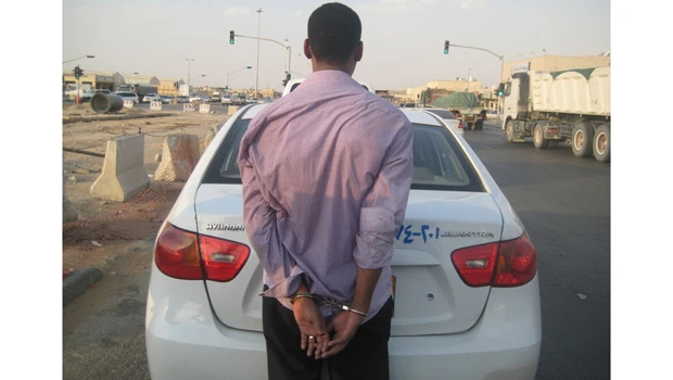 Riyadh police arrest pair who robbed Arab expat