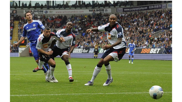 Lampard treble fires Chelsea, Spurs beat Arsenal