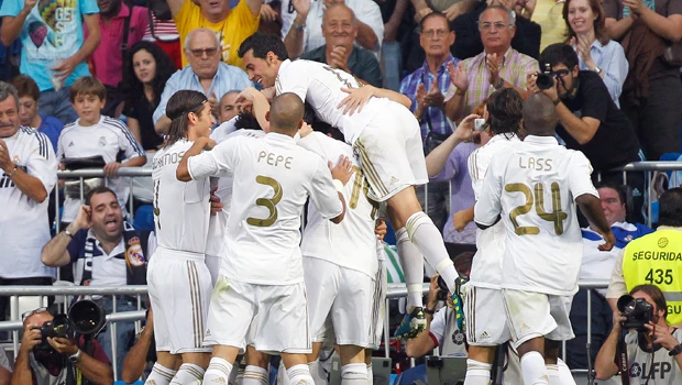 Higuain hat trick takes Real past Betis