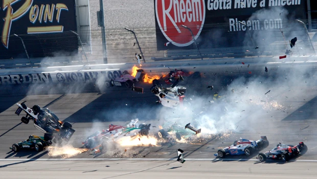 Indy 500 winner Wheldon dies in horrific crash