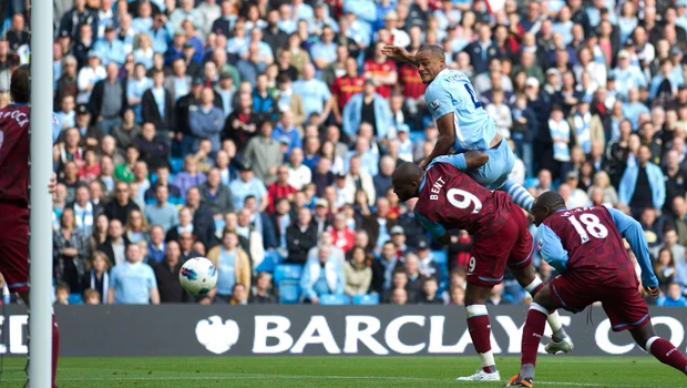 Free-scoring Man City takes top spot from United