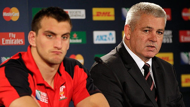 Welsh rally around red-carded captain, blame ref