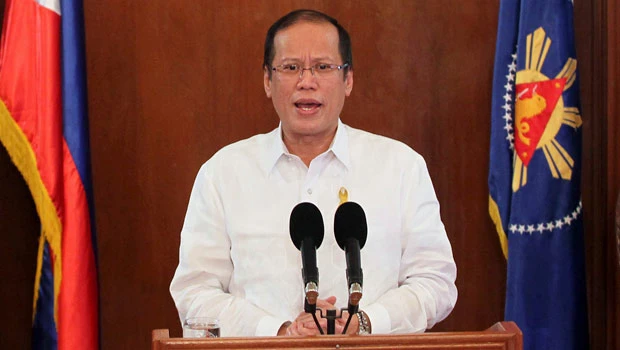 Aquino sparks SMS coup rumors as he clings to peace