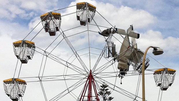 Plane hits Ferris wheel in Australia; no injuries
