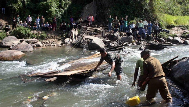 Death toll rises to 31 in India bridge collapse