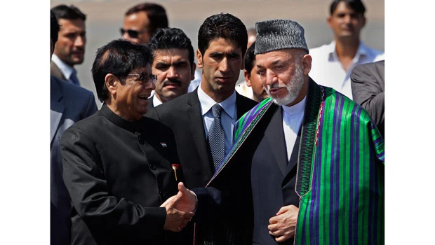 Karzai travels to India amid regional tension
