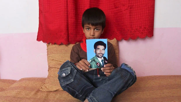 Afghans rally behind policeman’s rare act of bravery