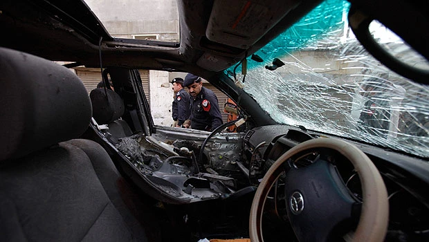 Suicide attacker kills 2 policemen in Pakistan