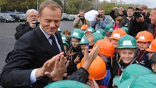 Polish PM promises stability in last election appeal