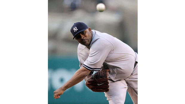 Pitcher Sabathia agrees to stay with Yankees