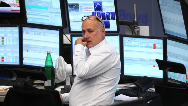 Dow sinks 3 percent as Europe uncertainty deepens