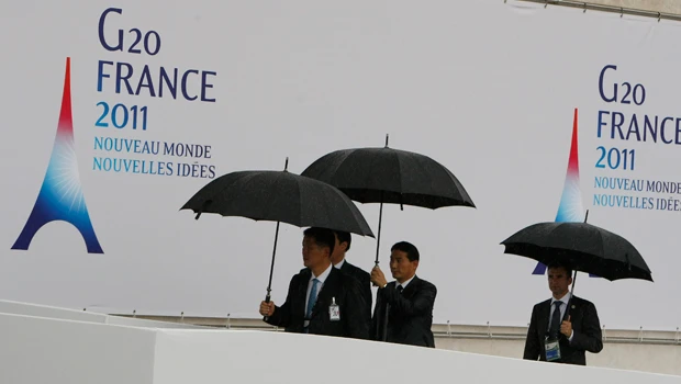 Euro zone finds no new money for debt crisis at G20