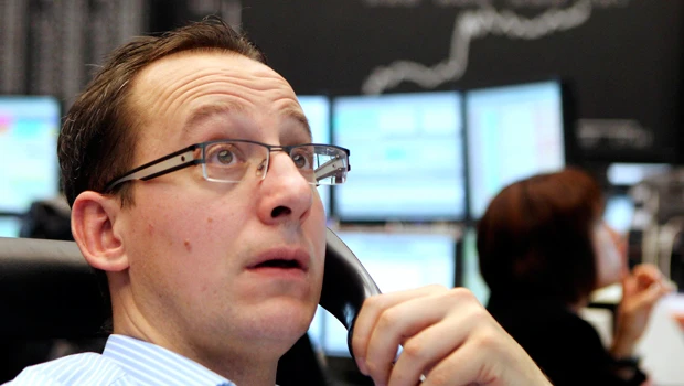 Global central banks move to shore up financial system