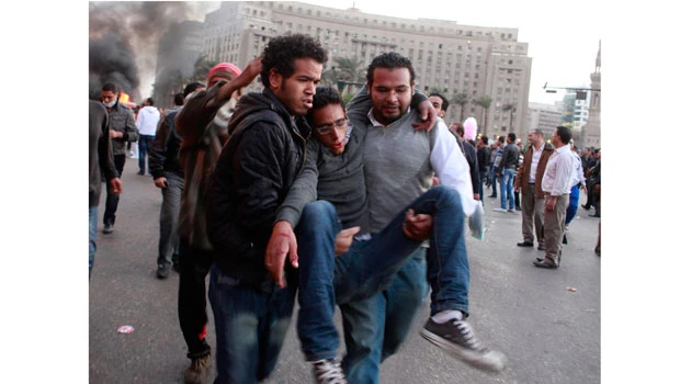 Two killed, hundreds hurt in Egypt street clashes