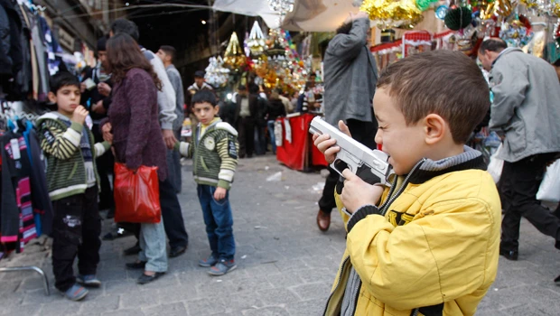 Syrian forces kill 19, government offers amnesty