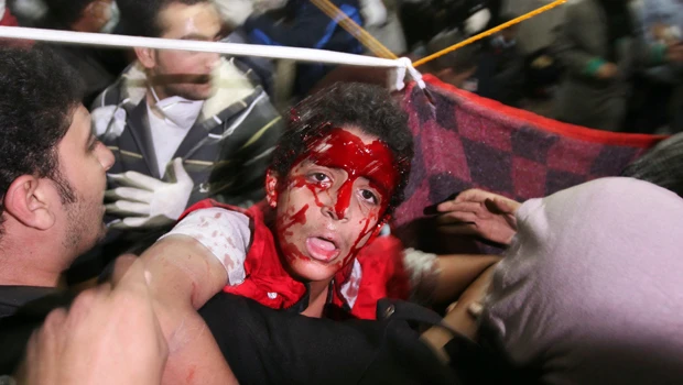 Renewed clashes in Egypt's Tahrir Square kill 12