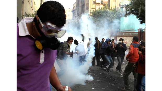 Egypt cabinet resigns after deadly clashes in Tahrir