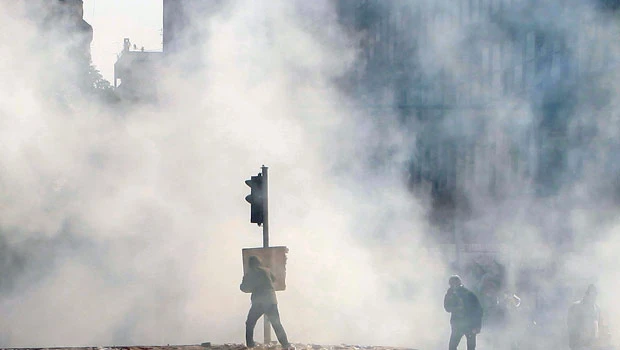 Protesters confront police as Egypt clashes enter third day